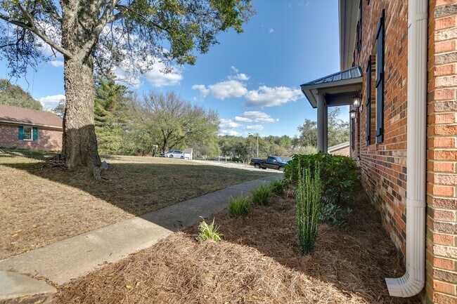 Foto del edificio - Renovated 2BR/1.5BA Columbia Duplex – Minu...