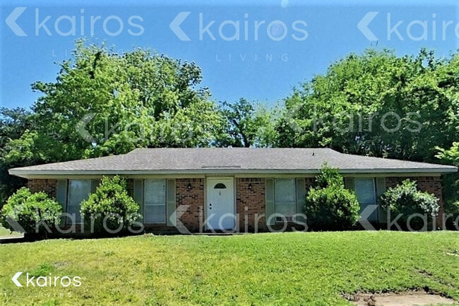 Building Photo - 2073 Edinburgh Dr