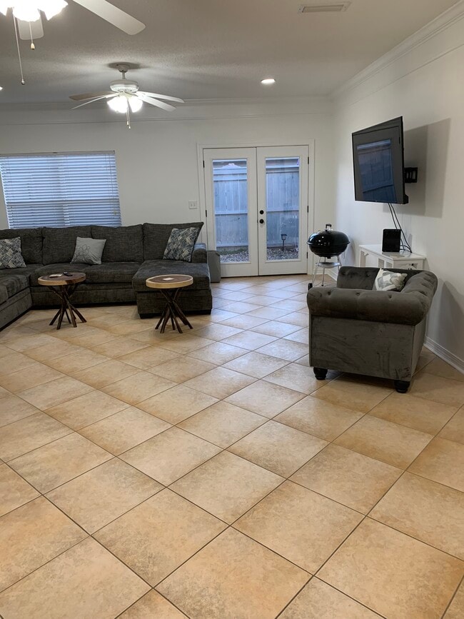 Building Photo - 501 Cotton Creek Dr