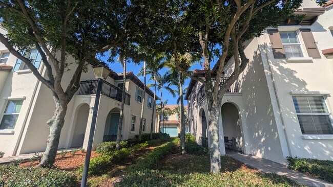 Foto del edificio - Spacious 3BR Townhome in Monterra | Prime Cooper City Location
