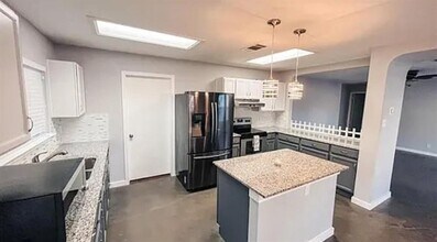Building Photo - 1109 Dexford Dr