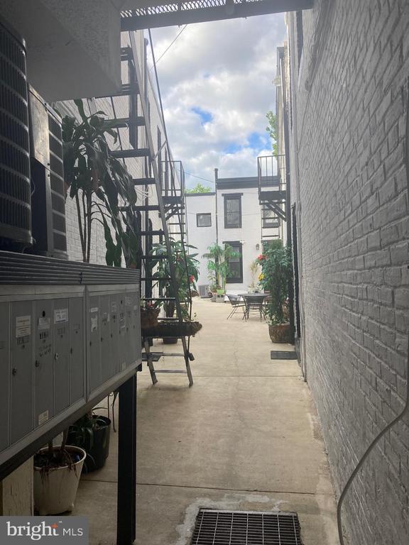 Foto del edificio - 776 Washington Blvd