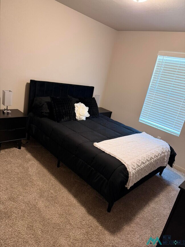 Foto del edificio - 2419 W Ray Ave