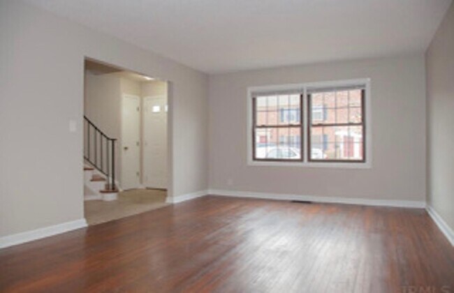 Building Photo - 104 Buckingham Dr