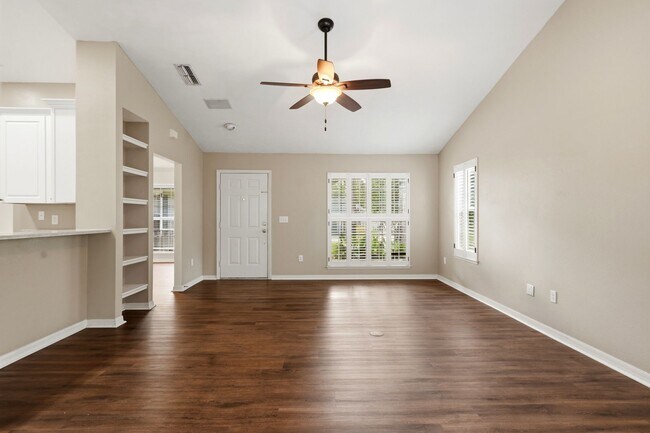 Building Photo - Upgraded 3 bedroom 2 bath home in Mentone