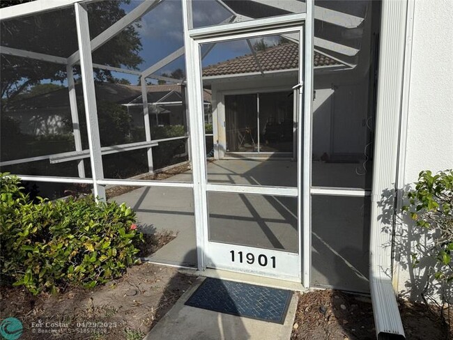 Building Photo - 11901 Myrtle Oak Ct