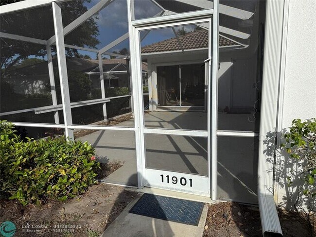 Foto del edificio - 11901 Myrtle Oak Ct