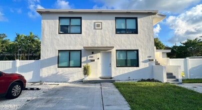 Building Photo - 850 NE 124th St