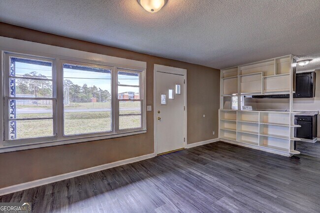 Building Photo - 1640 Kitchens Rd