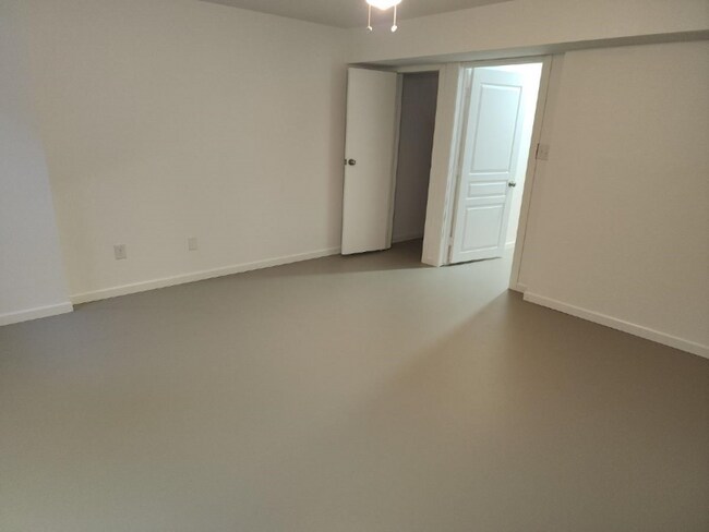 Building Photo - 2432 Lexington Village Ln