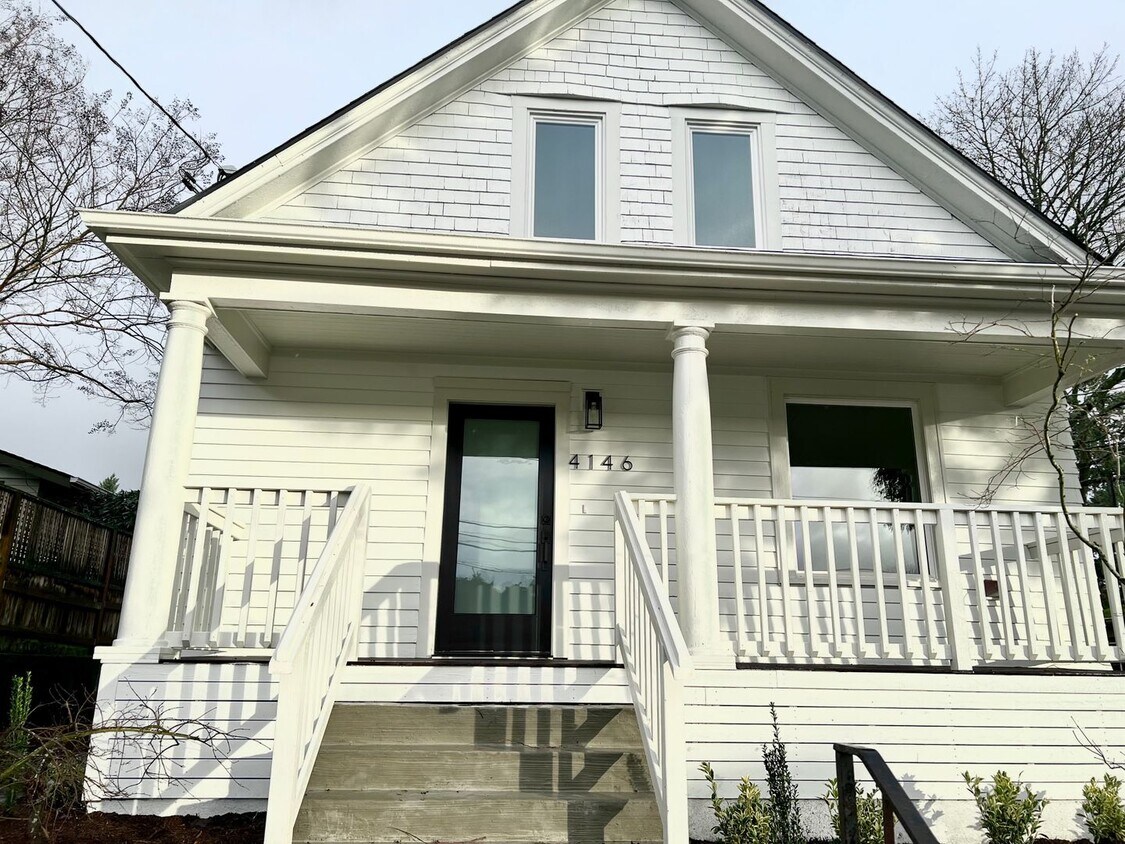 Primary Photo - Charming Two-Story 3BD/2B Single-Family Ho...