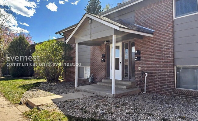 Building Photo - 1305 Burton Ct