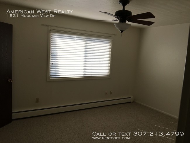Building Photo - 3bed / 1.5bath