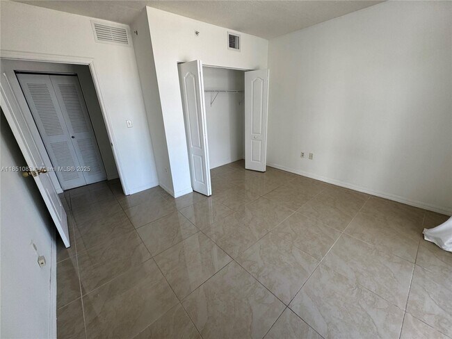 Foto del edificio - 425 NE 30th St