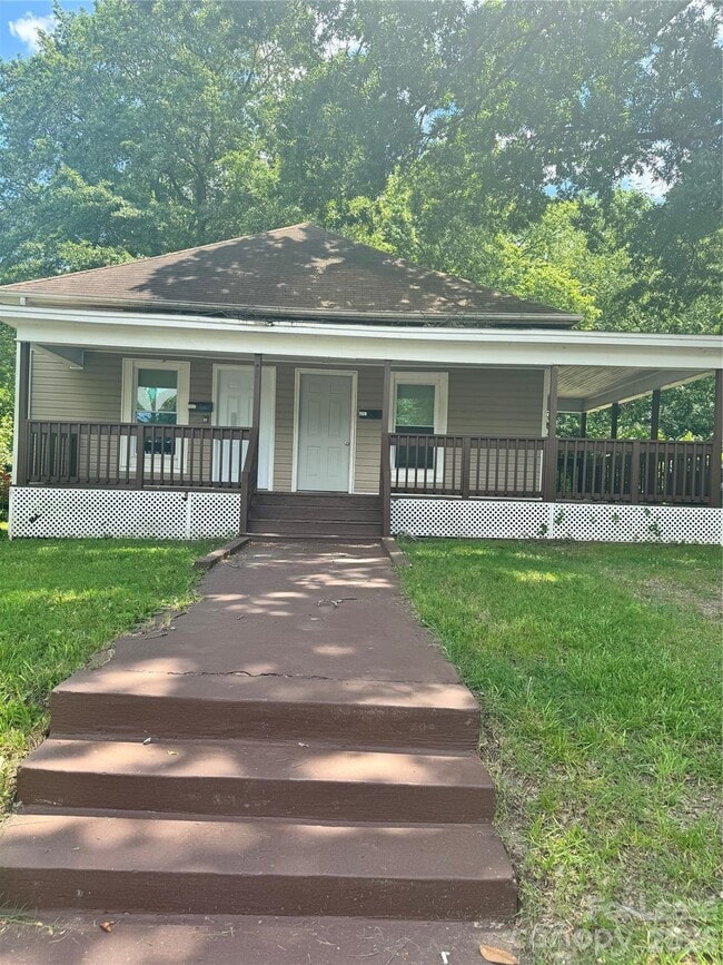 Building Photo - 617 Pinoca St