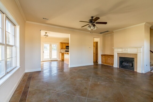 Building Photo - Four Bedroom Home Walking Distance to UofA! Lawn Care Included! AVAILABLE IN JULY!!!!!