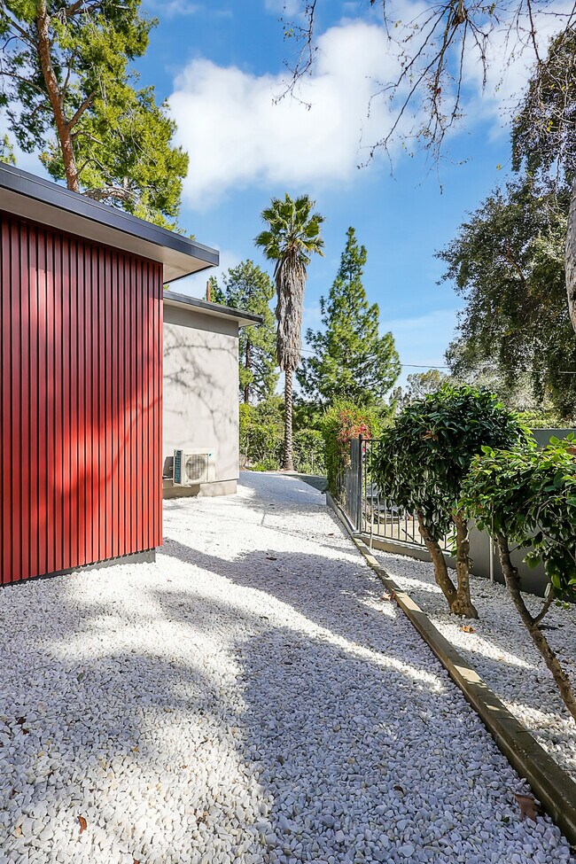 Building Photo - 5062 Hook Tree Rd