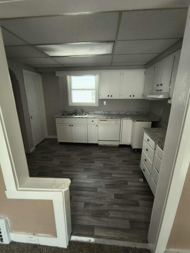 Building Photo - Cute 3 Bedroom Fully Renovated House in We...