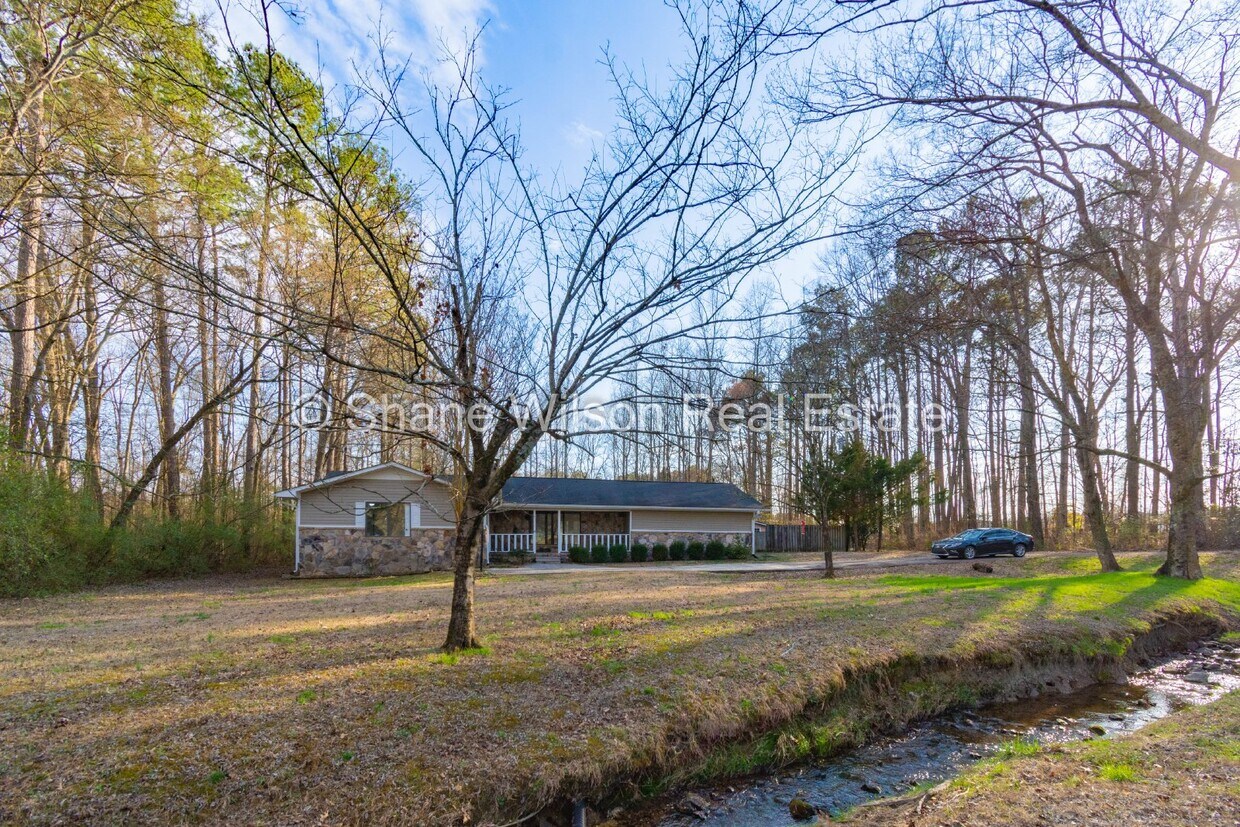 Primary Photo - Looking for space and serenity?