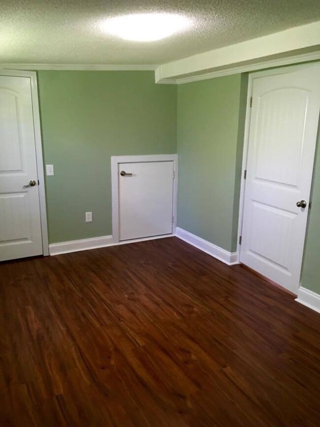 Photo - Fully Renovated Cottage with Lake Views in Gainesville House