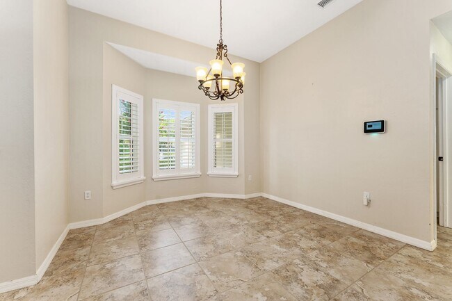 Foto del edificio - Large 4/3 Pool Home in Beautiful Broadmoor