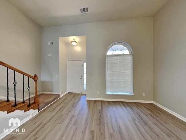 Building Photo - 45 Valley Dr