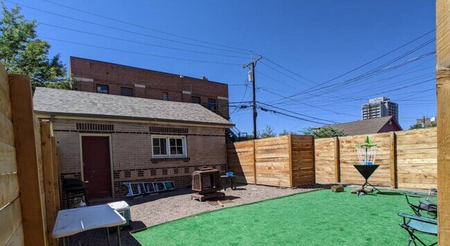 Building Photo - Amazing Garden Level Unit Near Sloan's Lake