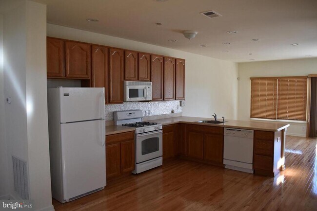 Foto del edificio - 72 Chelsea Ct