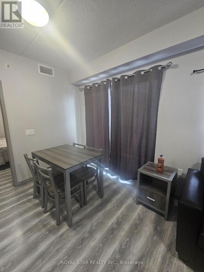 Photo du bâtiment - 275-F275 Larch St
