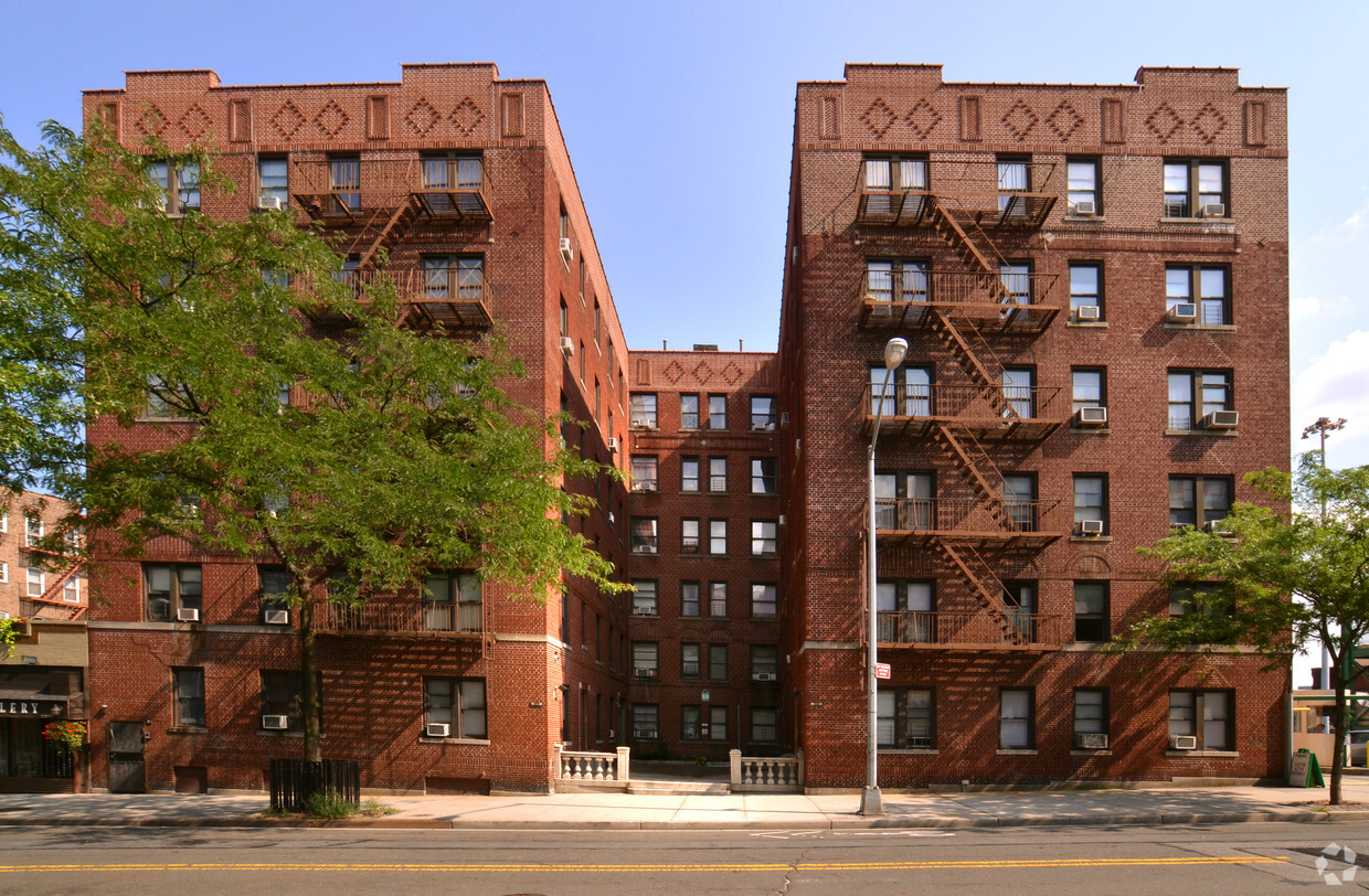 Building Photo - Manhattan College Parkway Apartments