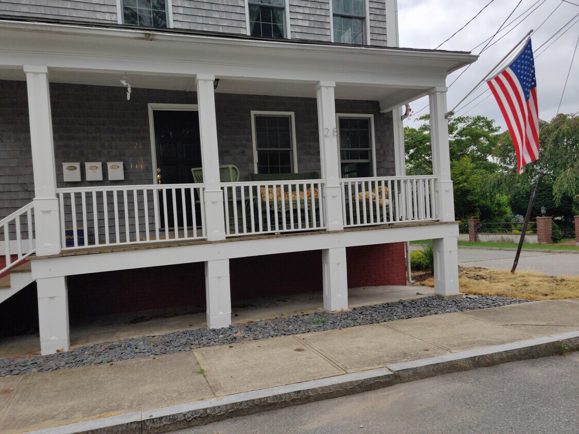 28 Luther St, Warren, RI 02885 28 Luther St Warren, RI
