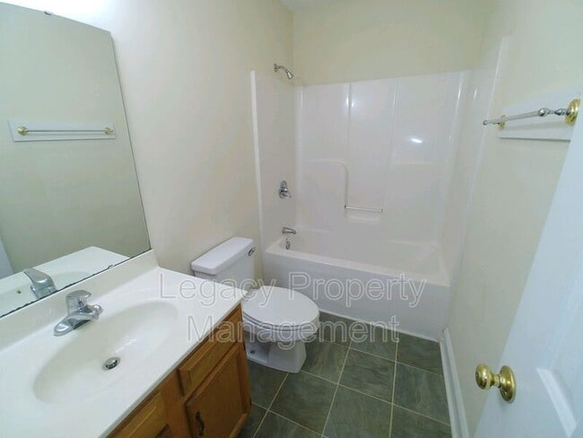 Foto del edificio - 601 E Willowbrook Dr