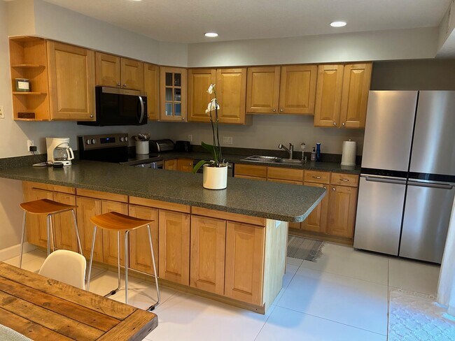 Building Photo - 1420 Ocean Way Dr