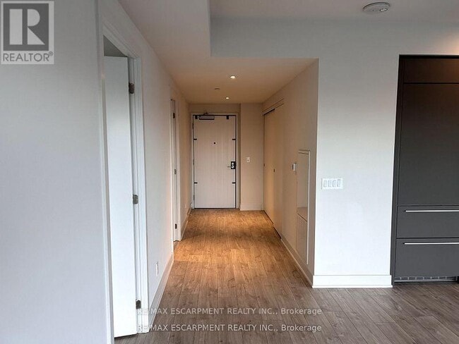 Building Photo - 8 Cumberland St