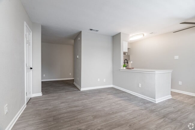 Interior Photo - 16Ten