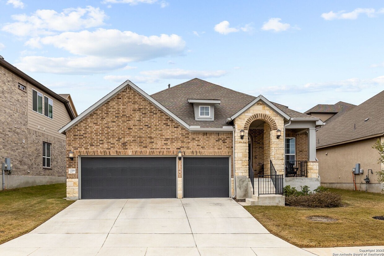 Primary Photo - 1318 Tabuenfeld - Excellent, Clean Home, N...