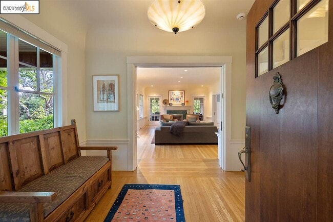 Building Photo - 120 Dracena Ave