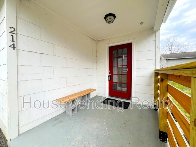 Foto del edificio - 214 Wright Rd