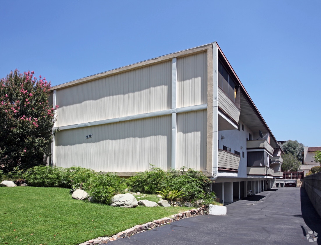 1320 N Columbus Ave, Glendale, CA 91202 Apartments in Glendale, CA