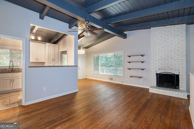 Building Photo - 2672 Woodacres Rd NE
