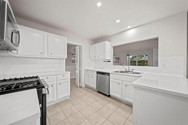 Foto del edificio - 22123 Birch Valley Dr