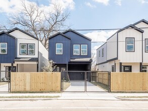 Building Photo - 5702 Elysian St