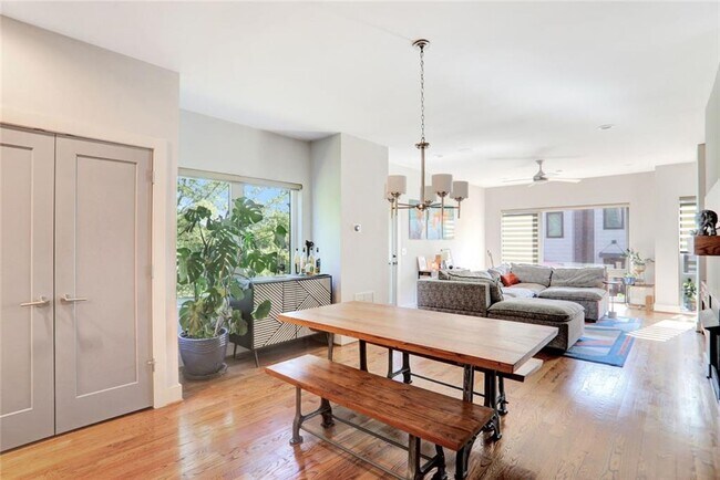 Foto del edificio - 623 Irwin St NE