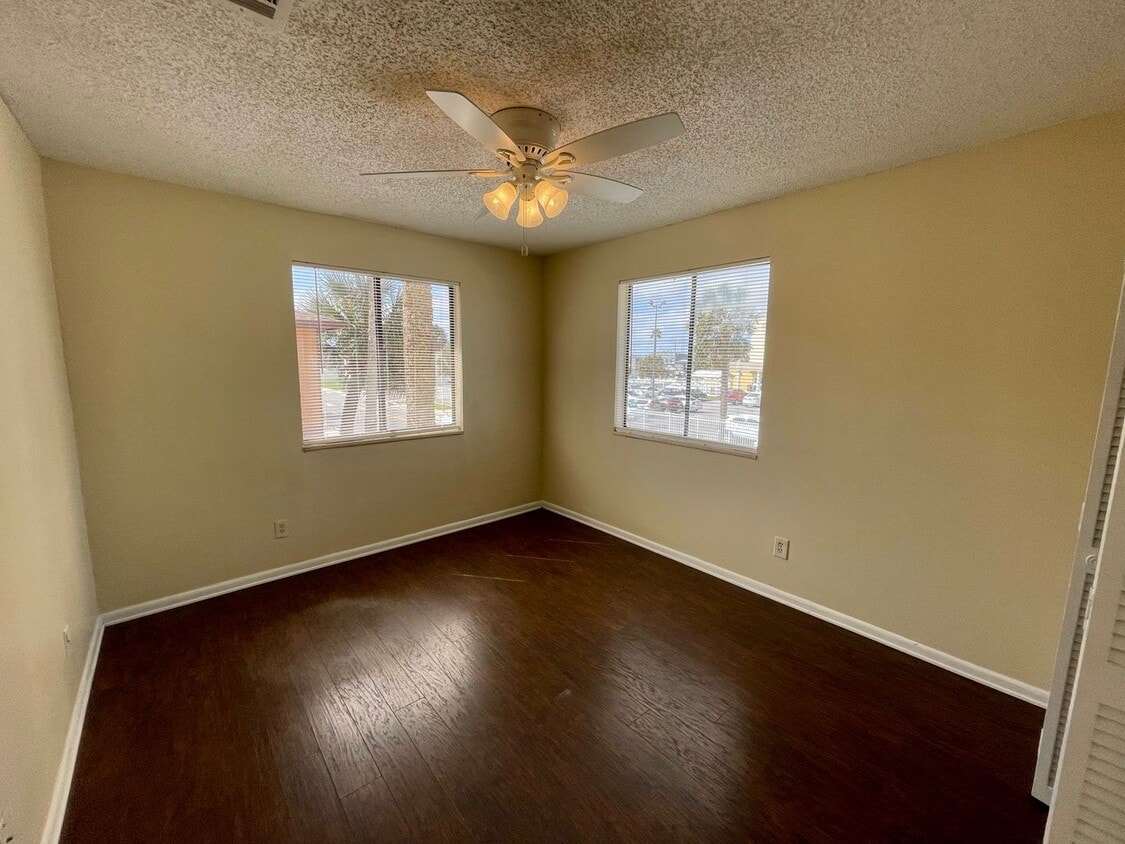 Primary Photo - Beautiful 2/1 condo with 2 car garage for ...