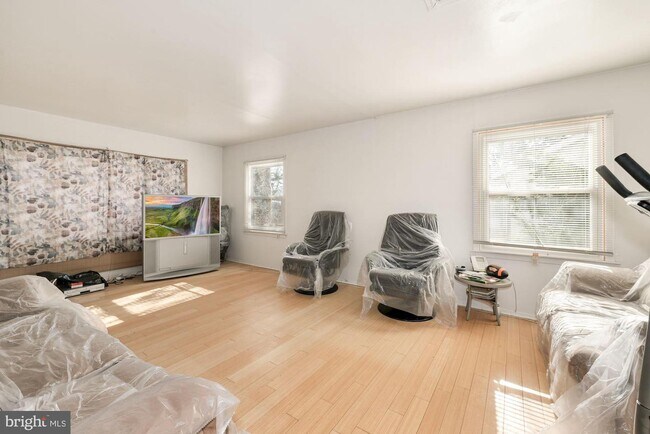 Building Photo - 24 Bermuda Cir