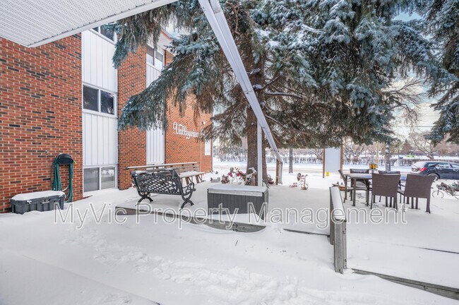 Photo du bâtiment - 9915-9101 101 St