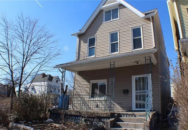 Building Photo - 523 Lowell St