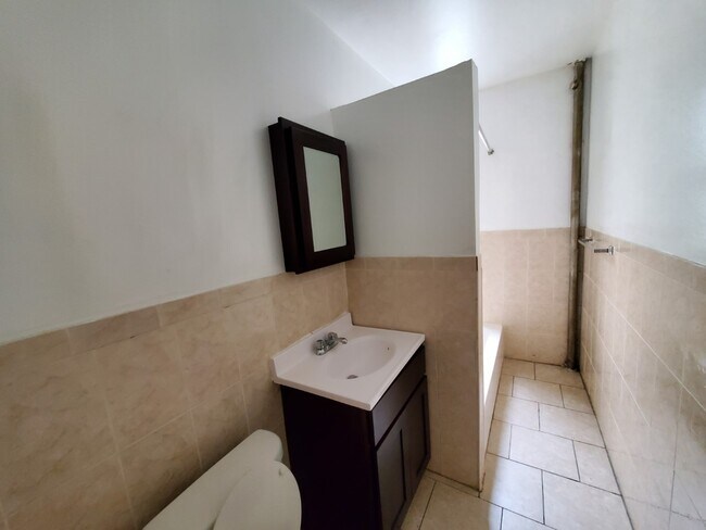 Building Photo - 2565 Grand Concourse