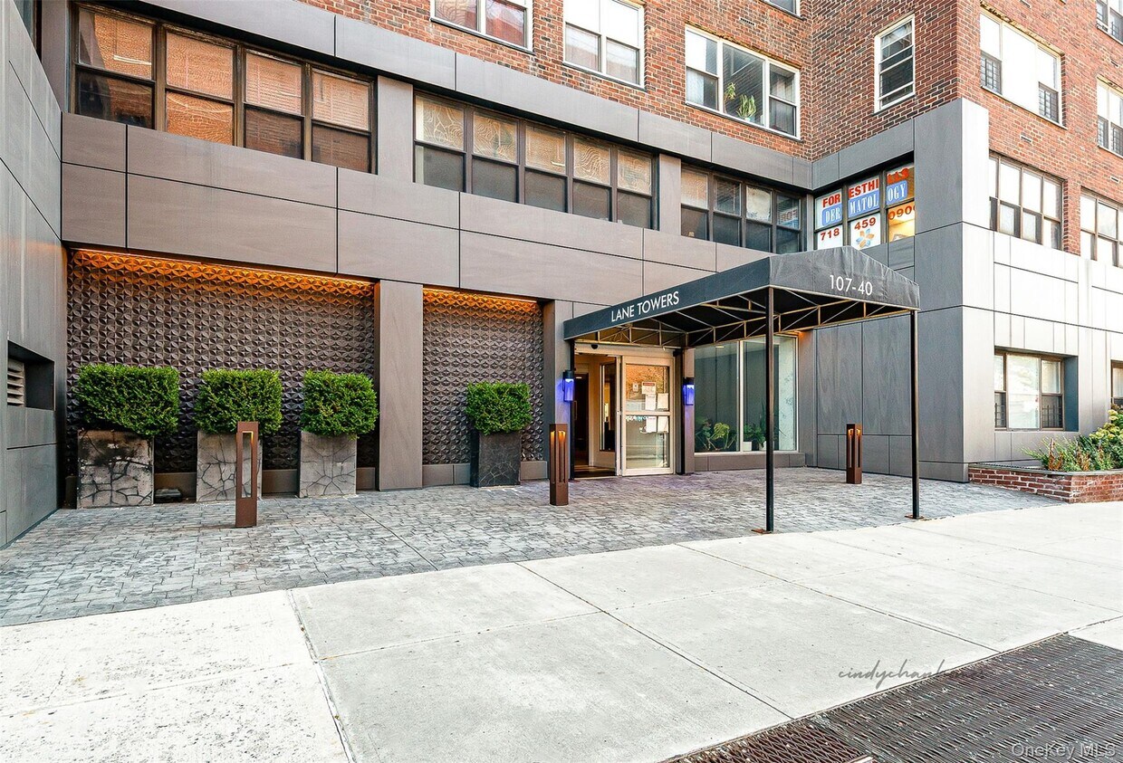 Foto principal - 107-40 Queens Blvd
