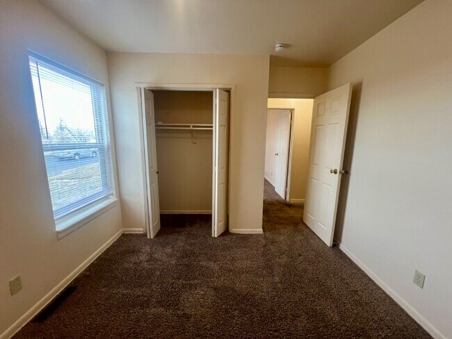 Foto del edificio - Three bedroom now ready